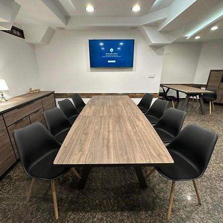 Хотел Аврора Haskovo Luaran gambar