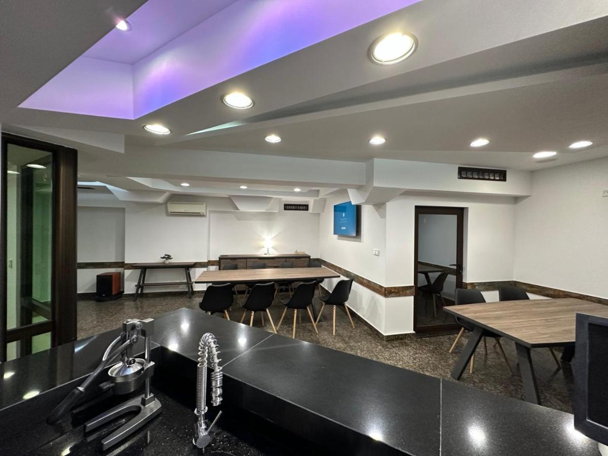 Хотел Аврора Hotel Haskovo Luaran gambar